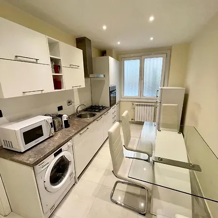 Lungo Il Canale - Via Trento - 6 Persone